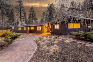 61271 Kwinnum Dr, Bend, OR 97702