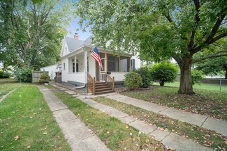 910 W Mulberry St, Bloomington, IL 61701