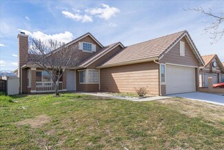 5220 Sunburst Dr, Palmdale, CA 93552