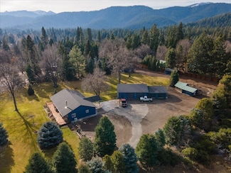 404 Anzo Park Dr, Mount Shasta, CA 96067
