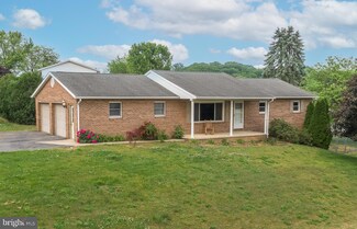 80 Maribeth Dr, Chambersburg, PA 17202