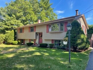 68 Langholm Dr, Nashua, NH 03062