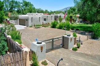 255 Noble Ln, Corrales, NM 87048