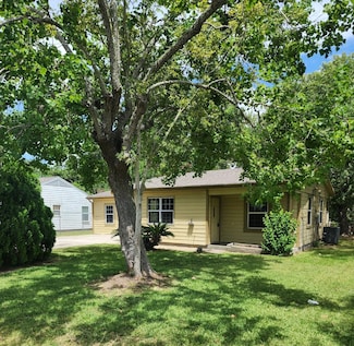 500 Bluebonnet Dr, La Marque, TX 77568