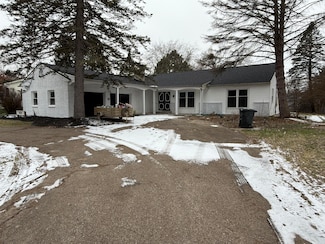 237 Watkins Ln, Battle Creek, MI 49015