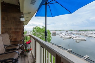 4 Gas Light Dr Unit 308, Racine, WI 53403