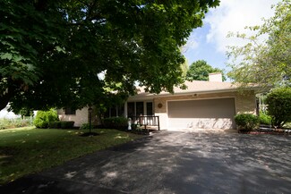 804 E Brown St, Harvard, IL 60033