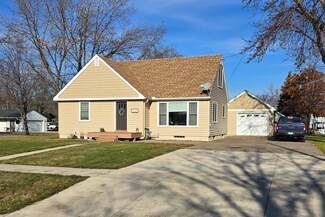 1024 Hoffman St W, Cannon Falls, MN 55009
