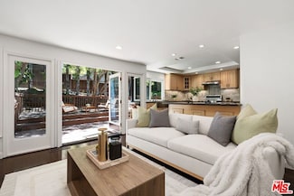 2880 Woodwardia Dr, Los Angeles, CA 90077