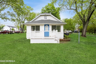 222 Circle Dr, Brick, NJ 08723