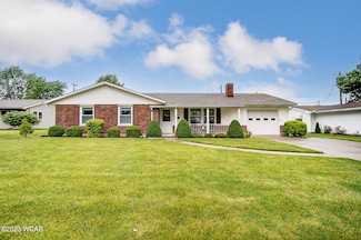 304 Stinebaugh Dr, Wapakoneta, OH 45895