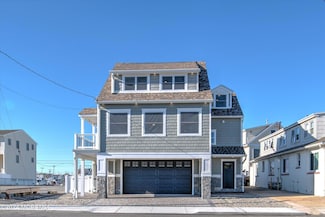 21 Ocean Ave, Point Pleasant Beach, NJ 08742