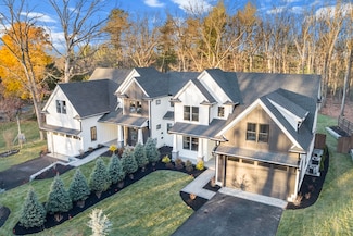 14 Robinson Dr Unit 1, Bedford, MA 01730