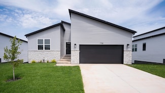 1708 N Hawthorne Place, Brookline, MO 65619