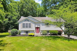 5 Thompson Ct, Campbell Hall, NY 10916