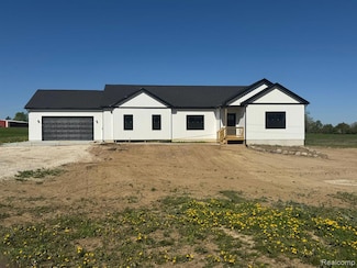5450 Bishop Rd, Almont, MI 48003