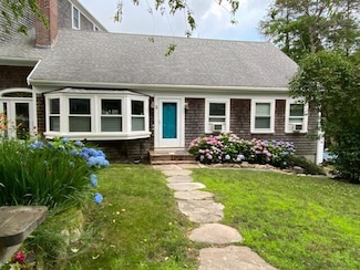 2 Huettner Rd, Woods Hole, MA 02543