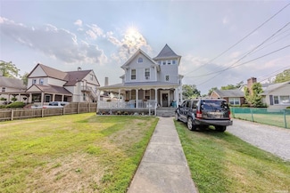 38 Park Ave, Amityville, NY 11701