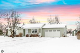 2087 Labrador Ln, Grawn, MI 49637
