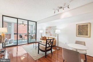 1001 N Vermont St Unit 812, Arlington, VA 22201