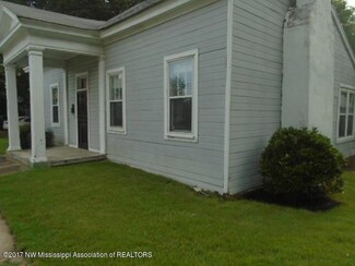 157 S Randolph St, Holly Springs, MS 38635