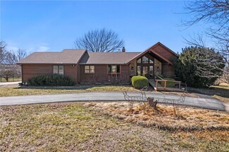 1251 E 1900 Rd, Lawrence, KS 66046