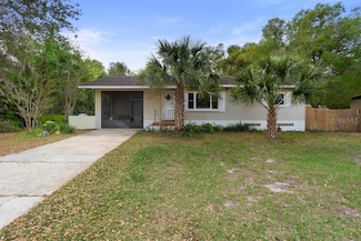 514 Land O Lakes Ct, Deland, FL 32724