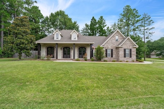 19 E Cadbury Ln, Hattiesburg, MS 39402