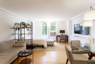 410 W 24th St Unit 2D, New York, NY 10011