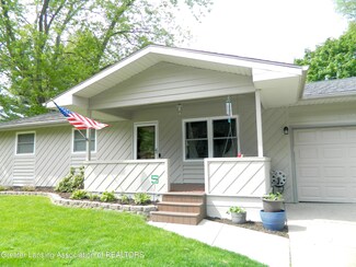 1082 Cliffdale Dr, Haslett, MI 48840