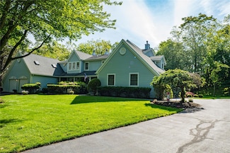 101 Mountain Ridge Dr, Mount Sinai, NY 11766