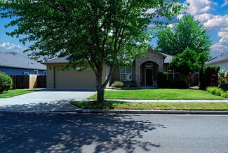 2051 Fallen Leaf Dr, Medford, OR 97501