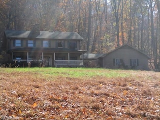 909 Outback Dr, Ronda, NC 28670