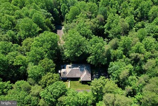 8011 Woodland Hills Ln, Fairfax Station, VA 22039