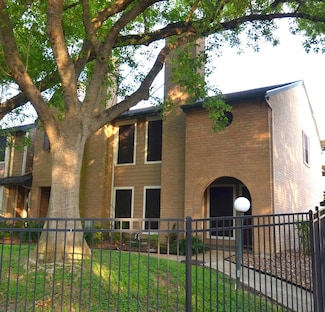 17732 Kings Park Ln, Houston, TX 77058