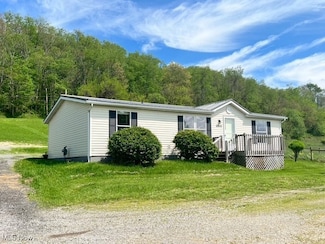 8248 Lappin Ln NE, Mineral City, OH 44656
