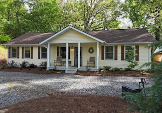 61 Bradley St, Blue Ridge, GA 30513