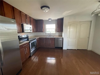 8122 Welsh Dr, Lake Saint Louis, MO 63367