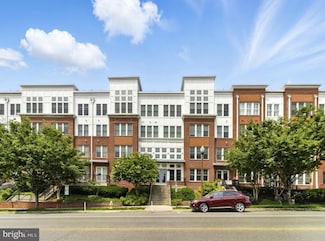1418 N Rhodes St Unit B422, Arlington, VA 22209