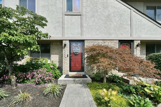 1964 Cheshire Commons Ct, Columbus, OH 43229