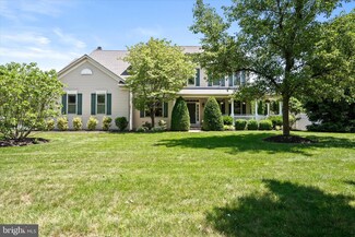 2 Woodfield Dr, East Windsor, NJ 08520