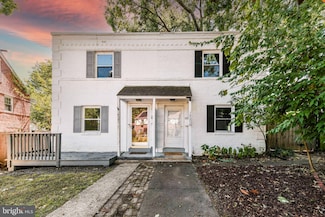 3210 9th St S, Arlington, VA 22204
