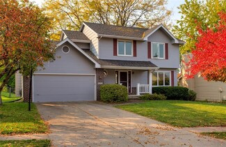 4900 Twana Dr, Des Moines, IA 50310