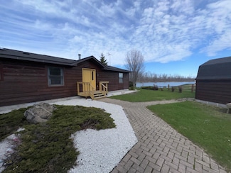 2039 Riverside Dr, Sault Sainte Marie, MI 49783