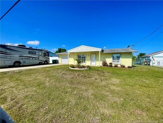 880 SE Degan Dr, Port Saint Lucie, FL 34983