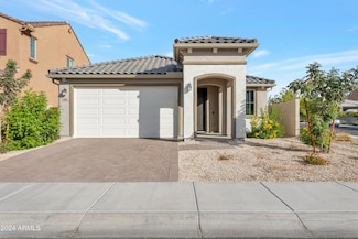 9006 W Luke Ave, Glendale, AZ 85305