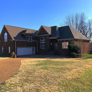 1018 Briarwood Dr, Cottontown, TN 37048