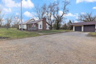 12 Hawkeye Rd, Eldon, MO 65026