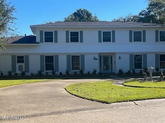712 Eastwood St, Pascagoula, MS 39567