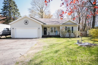 3990 E Shore Dr, Stanton, MI 48888